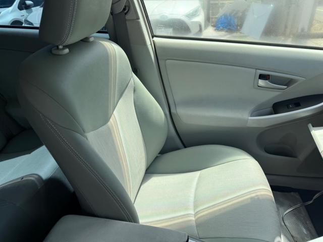 トヨタ　30プリウス　シートカバー取付　ZVW30【岡山県岡山市　東区・中区・北区・赤磐市・瀬戸内市で持込でのタイヤ交換・ドライブレコーダー・ナビ等のパーツ取付・カスタムの事ならエヌアンドエスオートへお任せ】下さい！】