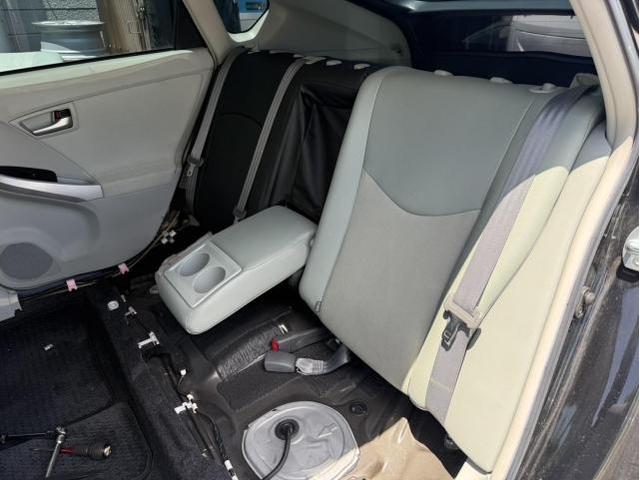 トヨタ　30プリウス　シートカバー取付　ZVW30【岡山県岡山市　東区・中区・北区・赤磐市・瀬戸内市で持込でのタイヤ交換・ドライブレコーダー・ナビ等のパーツ取付・カスタムの事ならエヌアンドエスオートへお任せ】下さい！】