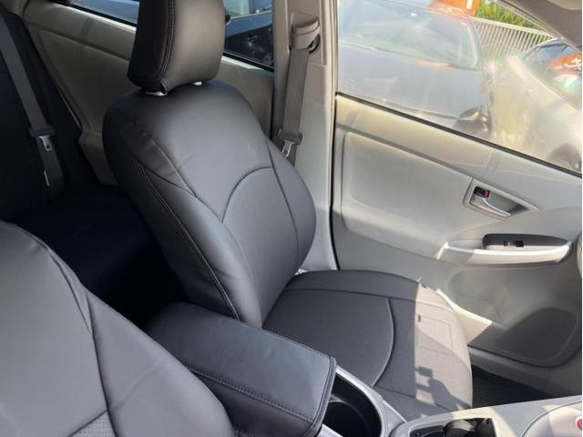 トヨタ　30プリウス　シートカバー取付　ZVW30【岡山県岡山市　東区・中区・北区・赤磐市・瀬戸内市で持込でのタイヤ交換・ドライブレコーダー・ナビ等のパーツ取付・カスタムの事ならエヌアンドエスオートへお任せ】下さい！】