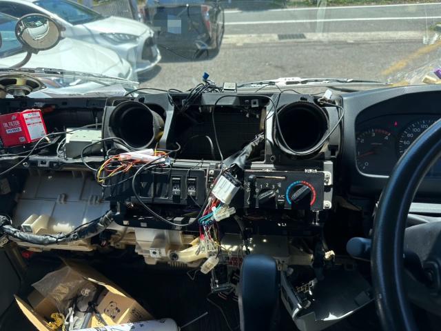 日野　デュトロ　ナビ、バックカメラ、ドラレコ　取付　ETC移設【岡山県岡山市　東区・中区・北区・赤磐市・瀬戸内市で持込でのタイヤ交換・ドライブレコーダー・ナビ等のパーツ取付・カスタムの事ならエヌアンドエスオートへお任せ下さい！】