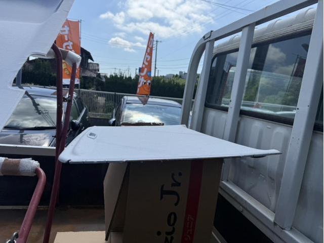 トヨタ　50プリウス　ルームクリーニング 天張り外し 掃除　ZVW51【岡山県岡山市　東区・中区・北区・赤磐市・瀬戸内市で持込でのタイヤ交換・ドライブレコーダー・ナビ等のパーツ取付・カスタムの事ならエヌアンドエスオートへお任せ】下さい！】