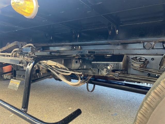 トヨタ　ダイナトラック　荷台　足回　塗装　点検、整備【岡山県岡山市　東区・中区・北区・赤磐市・瀬戸内市で持込でのタイヤ交換・ドライブレコーダー・ナビ等のパーツ取付・カスタムの事ならエヌアンドエスオートへお任せ】下さい！】