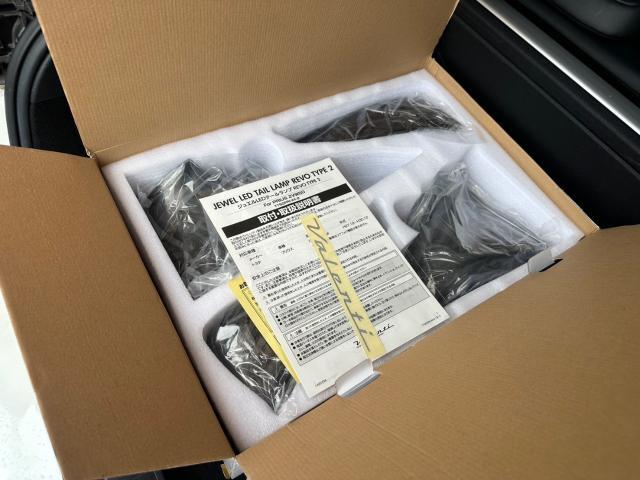 トヨタ　50プリウス 　ヴァレンティ LEDテールランプ取付　ZVW51【岡山県岡山市　東区・中区・北区・赤磐市・瀬戸内市で持込でのタイヤ交換・ドライブレコーダー・ナビ等のパーツ取付・カスタムの事ならエヌアンドエスオートへお任せ】下さい！】