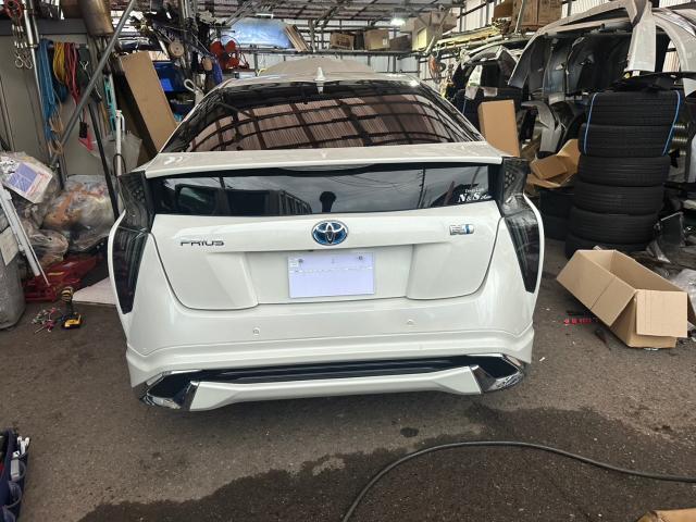 トヨタ　50プリウス 　ヴァレンティ LEDテールランプ取付　ZVW51【岡山県岡山市　東区・中区・北区・赤磐市・瀬戸内市で持込でのタイヤ交換・ドライブレコーダー・ナビ等のパーツ取付・カスタムの事ならエヌアンドエスオートへお任せ】下さい！】