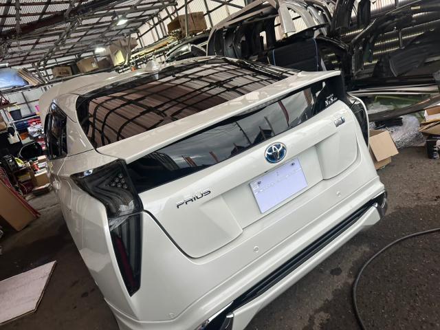 トヨタ　50プリウス 　ヴァレンティ LEDテールランプ取付　ZVW51【岡山県岡山市　東区・中区・北区・赤磐市・瀬戸内市で持込でのタイヤ交換・ドライブレコーダー・ナビ等のパーツ取付・カスタムの事ならエヌアンドエスオートへお任せ】下さい！】