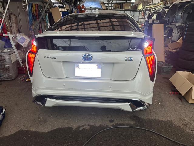 トヨタ　50プリウス 　ヴァレンティ LEDテールランプ取付　ZVW51【岡山県岡山市　東区・中区・北区・赤磐市・瀬戸内市で持込でのタイヤ交換・ドライブレコーダー・ナビ等のパーツ取付・カスタムの事ならエヌアンドエスオートへお任せ】下さい！】