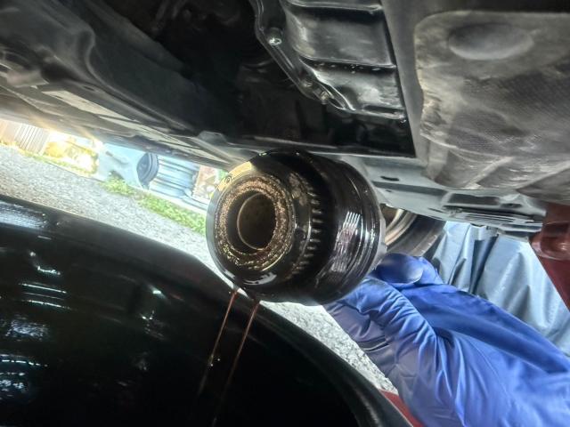 トヨタ　30プリウス 　オイル エレメント　交換　ZVW30【岡山県岡山市　東区・中区・北区・赤磐市・瀬戸内市で持込でのタイヤ交換・ドライブレコーダー・ナビ等のパーツ取付・カスタムの事ならエヌアンドエスオートへお任せ】下さい！】