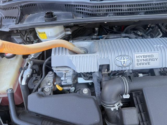 トヨタ　30プリウス 　オイル エレメント　交換　ZVW30【岡山県岡山市　東区・中区・北区・赤磐市・瀬戸内市で持込でのタイヤ交換・ドライブレコーダー・ナビ等のパーツ取付・カスタムの事ならエヌアンドエスオートへお任せ】下さい！】