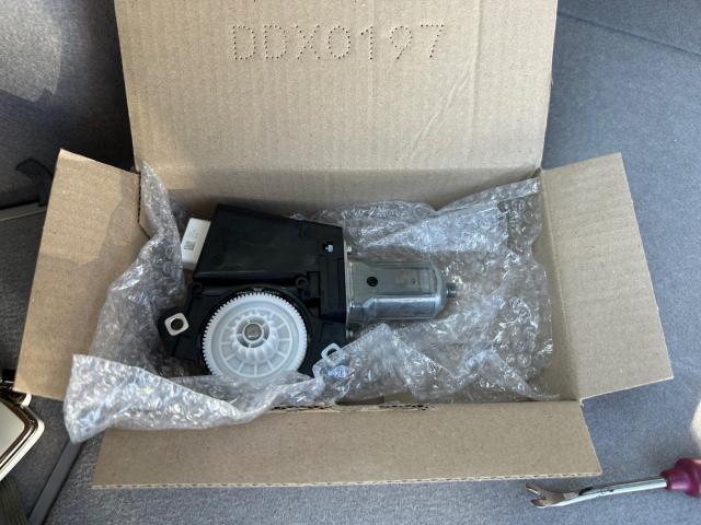 トヨタ　30プリウス　新品サンルーフモーター交換　ZVW30【岡山県岡山市　東区・中区・北区・赤磐市・瀬戸内市で持込でのタイヤ交換・ドライブレコーダー・ナビ等のパーツ取付・カスタムの事ならエヌアンドエスオートへお任せ】下さい！】