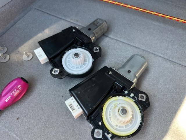 トヨタ　30プリウス　新品サンルーフモーター交換　ZVW30【岡山県岡山市　東区・中区・北区・赤磐市・瀬戸内市で持込でのタイヤ交換・ドライブレコーダー・ナビ等のパーツ取付・カスタムの事ならエヌアンドエスオートへお任せ】下さい！】