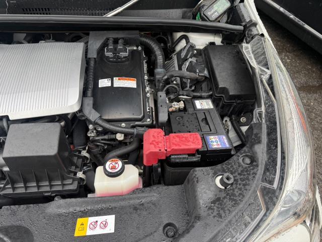 トヨタ　50プリウス　補機バッテリー交換　ZVW51【岡山県岡山市　東区・中区・北区・赤磐市・瀬戸内市で持込でのタイヤ交換・ドライブレコーダー・ナビ等のパーツ取付・カスタムの事ならエヌアンドエスオートへお任せ】下さい！】