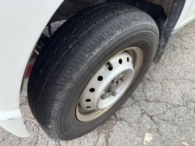 スズキ　キャリイトラック　タイヤ交換　DA63T【岡山県岡山市　東区・中区・北区・赤磐市・瀬戸内市で持込でのタイヤ交換・ドライブレコーダー・ナビ等のパーツ取付・カスタムの事ならエヌアンドエスオートへお任せ】下さい！】