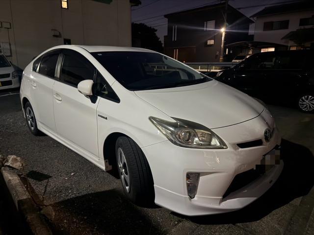 トヨタ　30プリウス 　補機バッテリー交換　ZVW30【岡山県岡山市　東区・中区・北区・赤磐市・瀬戸内市で持込でのタイヤ交換・ドライブレコーダー・ナビ等のパーツ取付・カスタムの事ならエヌアンドエスオートへお任せ】下さい！】