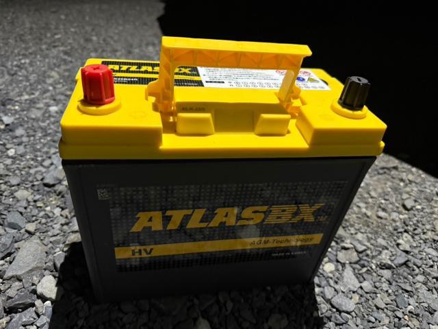 トヨタ　30プリウス 　補機バッテリー交換　ZVW30【岡山県岡山市　東区・中区・北区・赤磐市・瀬戸内市で持込でのタイヤ交換・ドライブレコーダー・ナビ等のパーツ取付・カスタムの事ならエヌアンドエスオートへお任せ】下さい！】