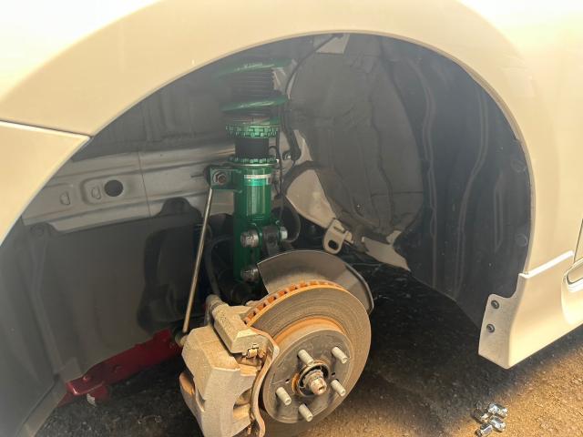 トヨタ　50プリウス 　TEIN車高調取り付け　ZVW51【岡山県岡山市　東区・中区・北区・赤磐市・瀬戸内市で持込でのタイヤ交換・ドライブレコーダー・ナビ等のパーツ取付・カスタムの事ならエヌアンドエスオートへお任せ】下さい！】