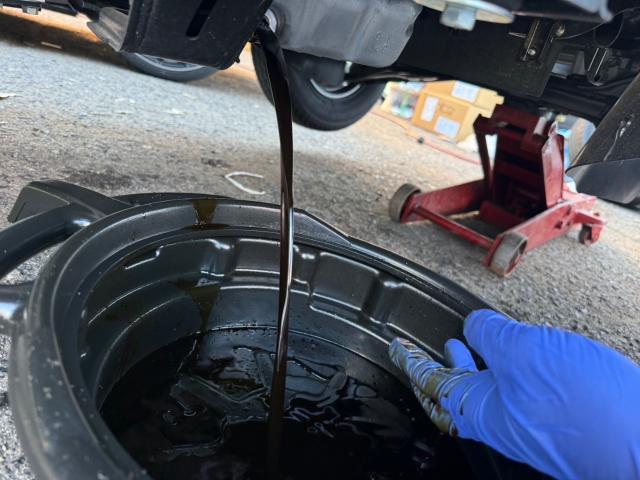 スズキ　キャリイトラック　オイル交換　3BD-DA16T【岡山県岡山市　東区・中区・北区・赤磐市・瀬戸内市で持込でのタイヤ交換・ドライブレコーダー・ナビ等のパーツ取付・カスタムの事ならエヌアンドエスオートへお任せ】下さい！】