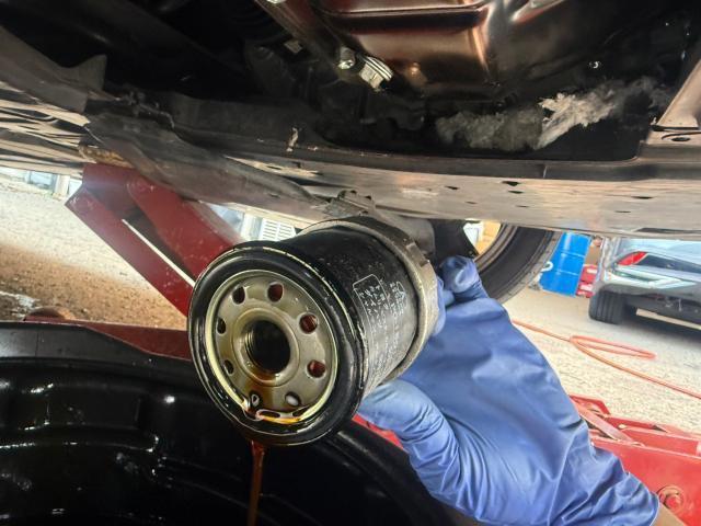 トヨタ　50プリウス 　オイル　エレメント　交換　ZVW51【岡山県岡山市　東区・中区・北区・赤磐市・瀬戸内市で持込でのタイヤ交換・ドライブレコーダー・ナビ等のパーツ取付・カスタムの事ならエヌアンドエスオートへお任せ】下さい！】