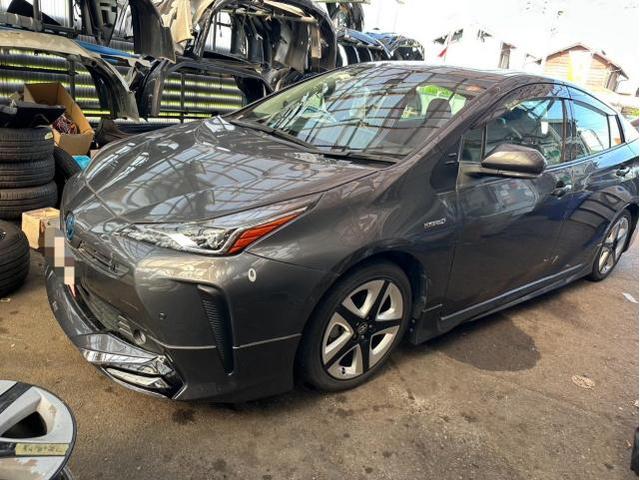 トヨタ 50プリウス ダウンサス取付 18inホイールへ交換 ZVW51