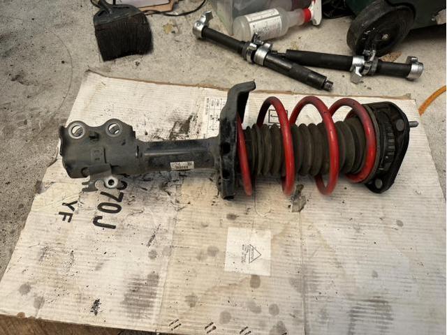 トヨタ　50プリウス　ダウンサス取付　18inホイールへ交換　ZVW51【岡山県岡山市　東区・中区・北区・赤磐市・瀬戸内市で持込でのタイヤ交換・ドライブレコーダー・ナビ等のパーツ取付・カスタムの事ならエヌアンドエスオートへお任せ】下さい！】