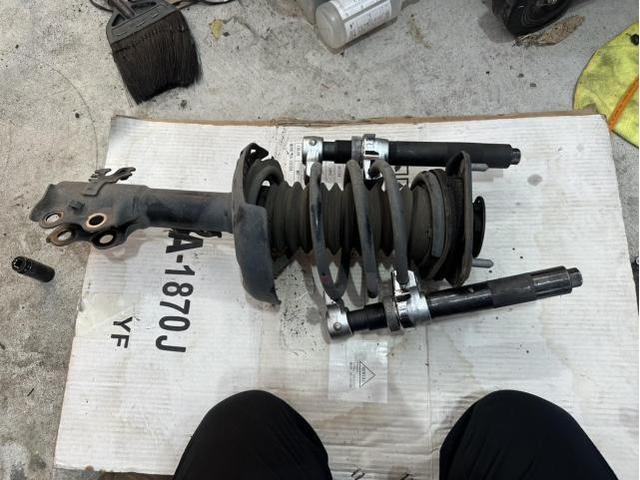 トヨタ　50プリウス　ダウンサス取付　18inホイールへ交換　ZVW51【岡山県岡山市　東区・中区・北区・赤磐市・瀬戸内市で持込でのタイヤ交換・ドライブレコーダー・ナビ等のパーツ取付・カスタムの事ならエヌアンドエスオートへお任せ】下さい！】