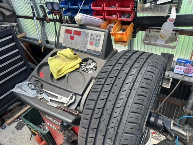 トヨタ　50プリウス　ダウンサス取付　18inホイールへ交換　ZVW51【岡山県岡山市　東区・中区・北区・赤磐市・瀬戸内市で持込でのタイヤ交換・ドライブレコーダー・ナビ等のパーツ取付・カスタムの事ならエヌアンドエスオートへお任せ】下さい！】