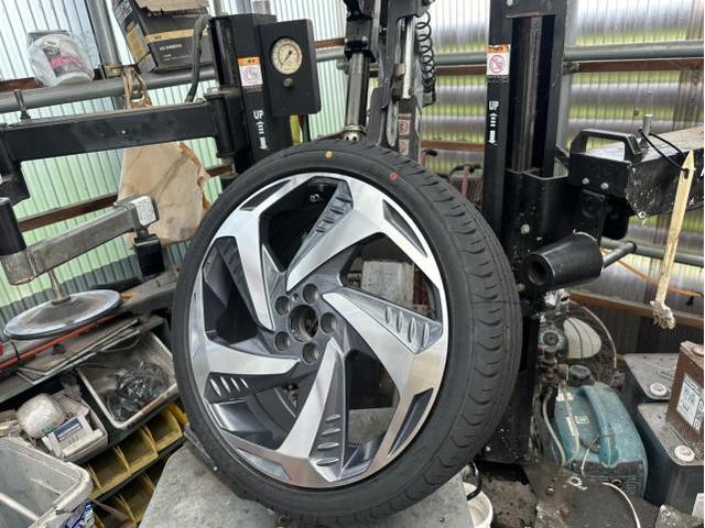 トヨタ　50プリウス　ダウンサス取付　18inホイールへ交換　ZVW51【岡山県岡山市　東区・中区・北区・赤磐市・瀬戸内市で持込でのタイヤ交換・ドライブレコーダー・ナビ等のパーツ取付・カスタムの事ならエヌアンドエスオートへお任せ】下さい！】