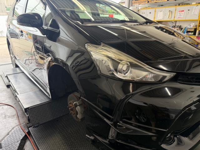 トヨタ プリウスα 新品タイヤ 4本 交換 ZVW40【岡山県岡山市 東区・中区・北区・赤磐市・瀬戸内市で持込でのタイヤ交換・ドライブレコーダー・ナビ等のパーツ取付・カスタムの事ならエヌアンドエスオートへお任せ】下さい!】