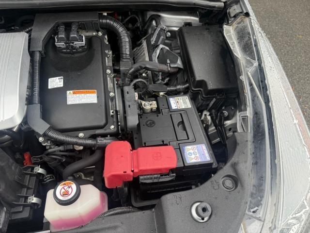 トヨタ 50プリウス  補機バッテリー 交換 ZVW51【岡山県岡山市 東区・中区・北区・赤磐市・瀬戸内市で持込でのタイヤ交換・ドライブレコーダー・ナビ等のパーツ取付・カスタムの事ならエヌアンドエスオートへお任せ】下さい!】