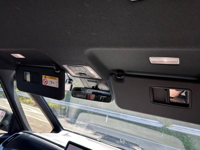 トヨタ ヴォクシー LEDルームランプ交換 ZWR90W【岡山県岡山市 東区・中区・北区・赤磐市・瀬戸内市で持込でのタイヤ交換・ドライブレコーダー・ナビ等のパーツ取付・カスタムの事ならエヌアンドエスオートへお任せ】下さい!】