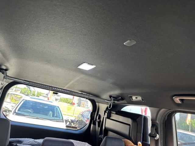 トヨタ ヴォクシー LEDルームランプ交換 ZWR90W【岡山県岡山市 東区・中区・北区・赤磐市・瀬戸内市で持込でのタイヤ交換・ドライブレコーダー・ナビ等のパーツ取付・カスタムの事ならエヌアンドエスオートへお任せ】下さい!】