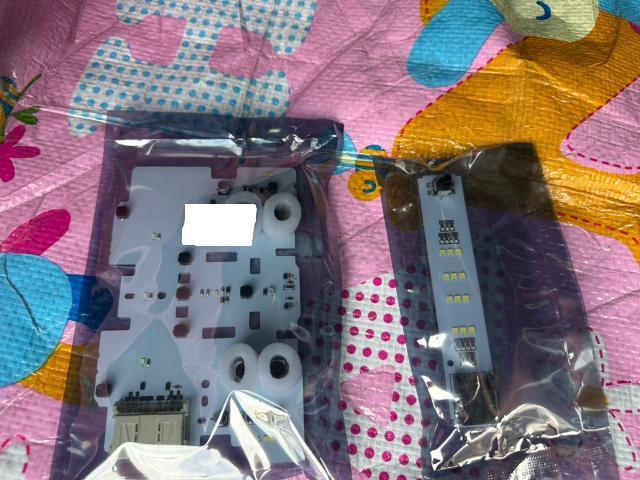 トヨタ ヴォクシー LEDルームランプ交換 ZWR90W【岡山県岡山市 東区・中区・北区・赤磐市・瀬戸内市で持込でのタイヤ交換・ドライブレコーダー・ナビ等のパーツ取付・カスタムの事ならエヌアンドエスオートへお任せ】下さい!】