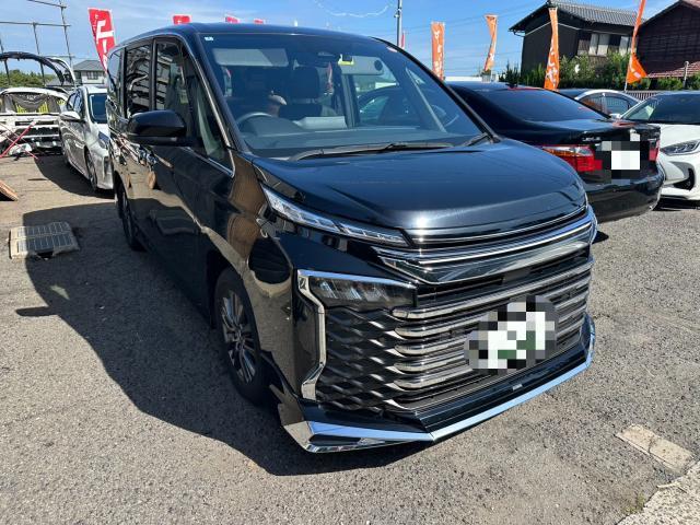 トヨタ ヴォクシー LEDルームランプ交換 ZWR90W【岡山県岡山市 東区・中区・北区・赤磐市・瀬戸内市で持込でのタイヤ交換・ドライブレコーダー・ナビ等のパーツ取付・カスタムの事ならエヌアンドエスオートへお任せ】下さい!】