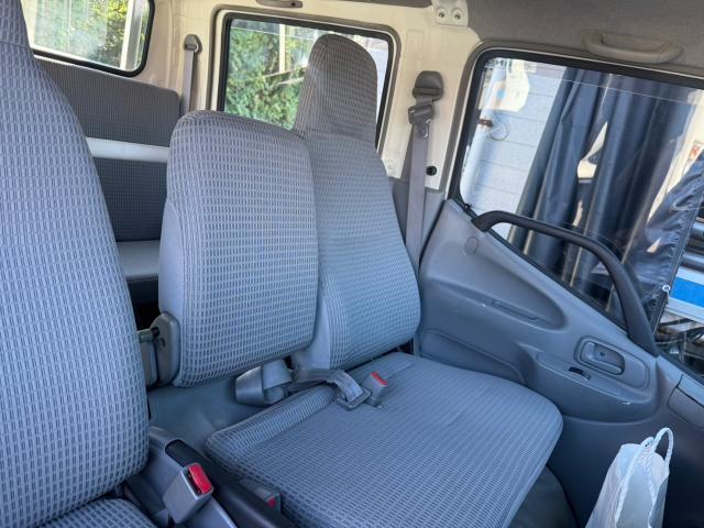 日野 デュトロ シートカバー 取付 XZU605M【岡山県岡山市 東区・中区・北区・赤磐市・瀬戸内市で持込でのタイヤ交換・ドライブレコーダー・ナビ等のパーツ取付・カスタムの事ならエヌアンドエスオートへお任せ】下さい!】