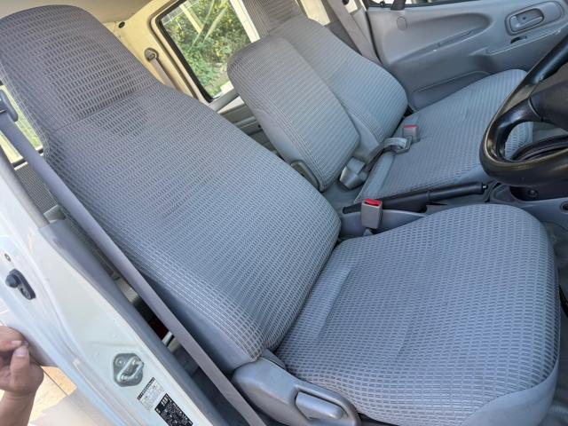 日野 デュトロ シートカバー 取付 XZU605M【岡山県岡山市 東区・中区・北区・赤磐市・瀬戸内市で持込でのタイヤ交換・ドライブレコーダー・ナビ等のパーツ取付・カスタムの事ならエヌアンドエスオートへお任せ】下さい!】