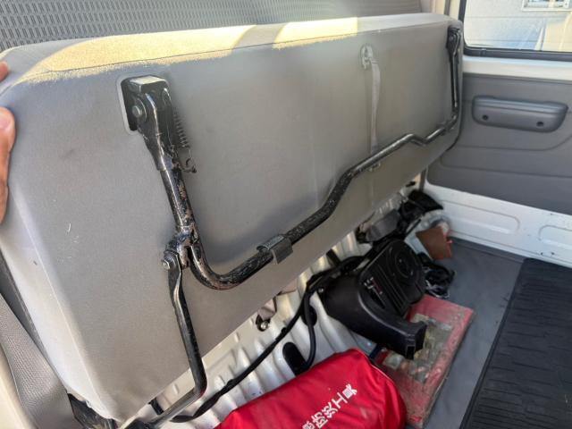 日野 デュトロ シートカバー 取付 XZU605M【岡山県岡山市 東区・中区・北区・赤磐市・瀬戸内市で持込でのタイヤ交換・ドライブレコーダー・ナビ等のパーツ取付・カスタムの事ならエヌアンドエスオートへお任せ】下さい!】