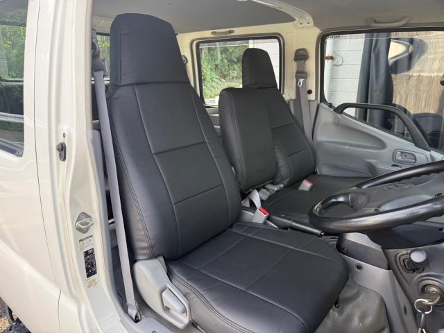 日野 デュトロ シートカバー 取付 XZU605M【岡山県岡山市 東区・中区・北区・赤磐市・瀬戸内市で持込でのタイヤ交換・ドライブレコーダー・ナビ等のパーツ取付・カスタムの事ならエヌアンドエスオートへお任せ】下さい!】