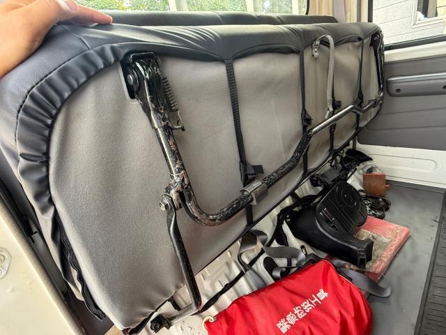 日野 デュトロ シートカバー 取付 XZU605M【岡山県岡山市 東区・中区・北区・赤磐市・瀬戸内市で持込でのタイヤ交換・ドライブレコーダー・ナビ等のパーツ取付・カスタムの事ならエヌアンドエスオートへお任せ】下さい!】