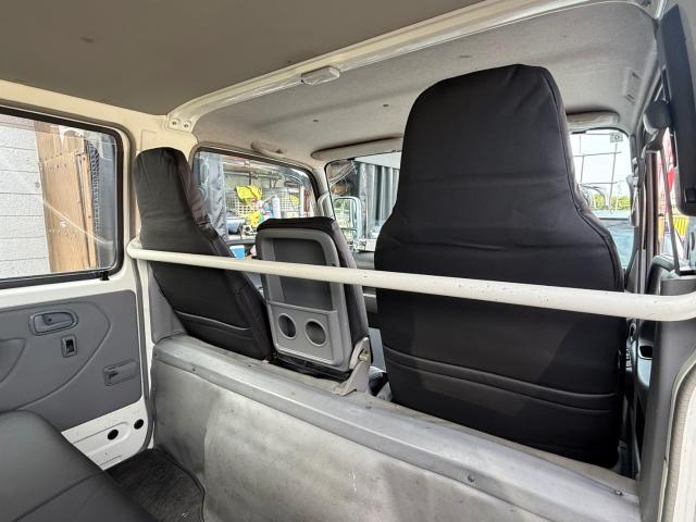 日野 デュトロ シートカバー 取付 XZU605M【岡山県岡山市 東区・中区・北区・赤磐市・瀬戸内市で持込でのタイヤ交換・ドライブレコーダー・ナビ等のパーツ取付・カスタムの事ならエヌアンドエスオートへお任せ】下さい!】