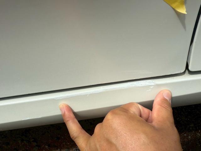 トヨタ 50プリウス  左 ドア・サイドステップ 板金修理 ZVW51【岡山県岡山市 東区・中区・北区・赤磐市・瀬戸内市で持込でのタイヤ交換・ドライブレコーダー・ナビ等のパーツ取付・カスタムの事ならエヌアンドエスオートへお任せ】下さい!】