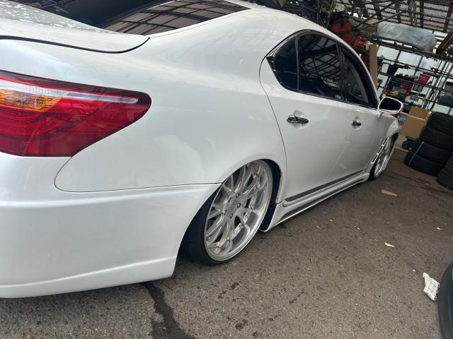 レクサス　ＬＳ　新品車高調　タイヤ 交換　ワイドトレッドスペーサー取付【岡山県岡山市　東区・中区・北区・赤磐市・瀬戸内市で持込でのタイヤ交換・ドライブレコーダー・ナビ等のパーツ取付・カスタムの事ならエヌアンドエスオートへお任せ】下さい！】