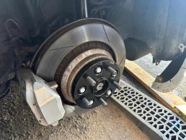 レクサス　ＬＳ　新品車高調　タイヤ 交換　ワイドトレッドスペーサー取付【岡山県岡山市　東区・中区・北区・赤磐市・瀬戸内市で持込でのタイヤ交換・ドライブレコーダー・ナビ等のパーツ取付・カスタムの事ならエヌアンドエスオートへお任せ】下さい！】