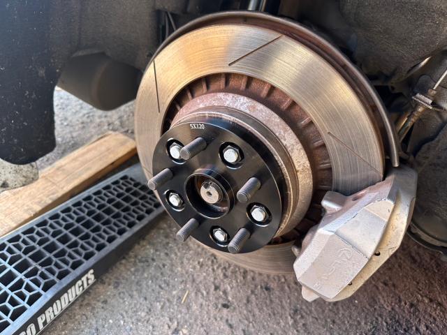 レクサス　ＬＳ　新品車高調　タイヤ 交換　ワイドトレッドスペーサー取付【岡山県岡山市　東区・中区・北区・赤磐市・瀬戸内市で持込でのタイヤ交換・ドライブレコーダー・ナビ等のパーツ取付・カスタムの事ならエヌアンドエスオートへお任せ】下さい！】