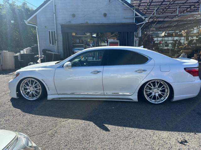 レクサス　ＬＳ　新品車高調　タイヤ 交換　ワイドトレッドスペーサー取付【岡山県岡山市　東区・中区・北区・赤磐市・瀬戸内市で持込でのタイヤ交換・ドライブレコーダー・ナビ等のパーツ取付・カスタムの事ならエヌアンドエスオートへお任せ】下さい！】