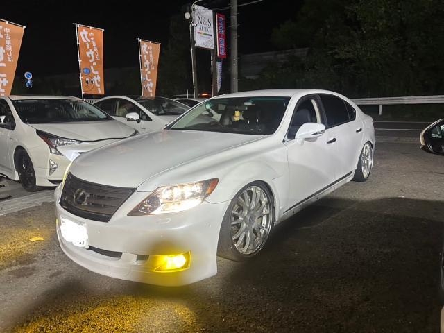 レクサス　ＬＳ　新品車高調　タイヤ 交換　ワイドトレッドスペーサー取付【岡山県岡山市　東区・中区・北区・赤磐市・瀬戸内市で持込でのタイヤ交換・ドライブレコーダー・ナビ等のパーツ取付・カスタムの事ならエヌアンドエスオートへお任せ】下さい！】