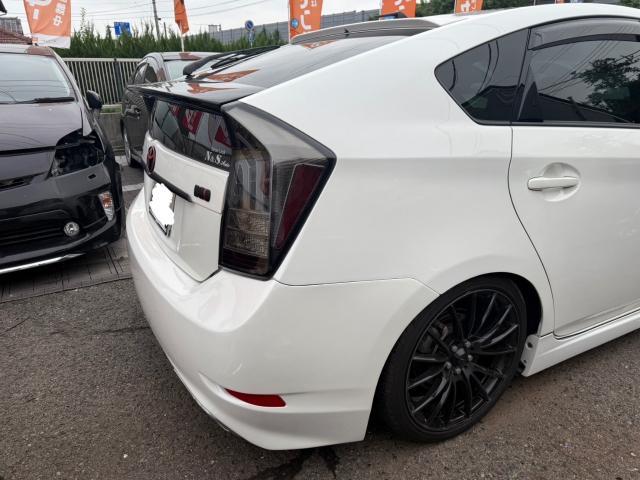 トヨタ　30プリウス 　社外リアバンパー ズレ、修理　鈑金塗装【岡山県岡山市　東区・中区・北区・赤磐市・瀬戸内市で持込でのタイヤ交換・ドライブレコーダー・ナビ等のパーツ取付・カスタムの事ならエヌアンドエスオートへお任せ】下さい！】