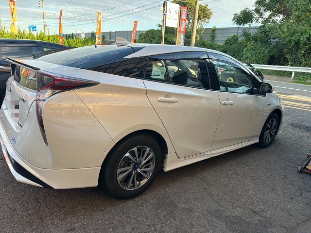 トヨタ　50プリウス 　TRDエアロ取外し　モデリスタエアロ取付【岡山県岡山市　東区・中区・北区・赤磐市・瀬戸内市で持込でのタイヤ交換・ドライブレコーダー・ナビ等のパーツ取付・カスタムの事ならエヌアンドエスオートへお任せ】下さい！】