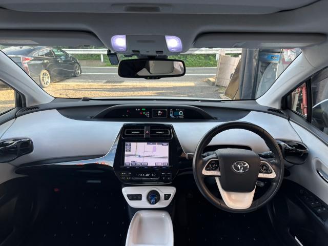 トヨタ　50プリウス　アンビエントライト　HDMI＆USB入力端子　取付【岡山県岡山市　東区・中区・北区・赤磐市・瀬戸内市で持込でのタイヤ交換・ドライブレコーダー・ナビ等のパーツ取付・カスタムの事ならエヌアンドエスオートへお任せ】下さい！】