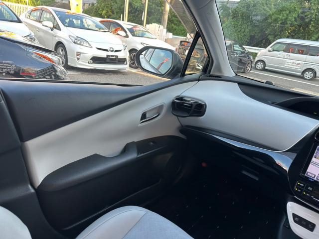 トヨタ　50プリウス　アンビエントライト　HDMI＆USB入力端子　取付【岡山県岡山市　東区・中区・北区・赤磐市・瀬戸内市で持込でのタイヤ交換・ドライブレコーダー・ナビ等のパーツ取付・カスタムの事ならエヌアンドエスオートへお任せ】下さい！】