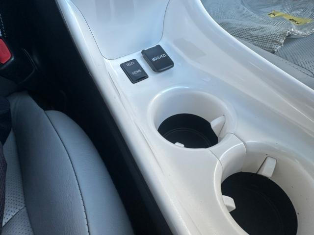 トヨタ　50プリウス　アンビエントライト　HDMI＆USB入力端子　取付【岡山県岡山市　東区・中区・北区・赤磐市・瀬戸内市で持込でのタイヤ交換・ドライブレコーダー・ナビ等のパーツ取付・カスタムの事ならエヌアンドエスオートへお任せ】下さい！】