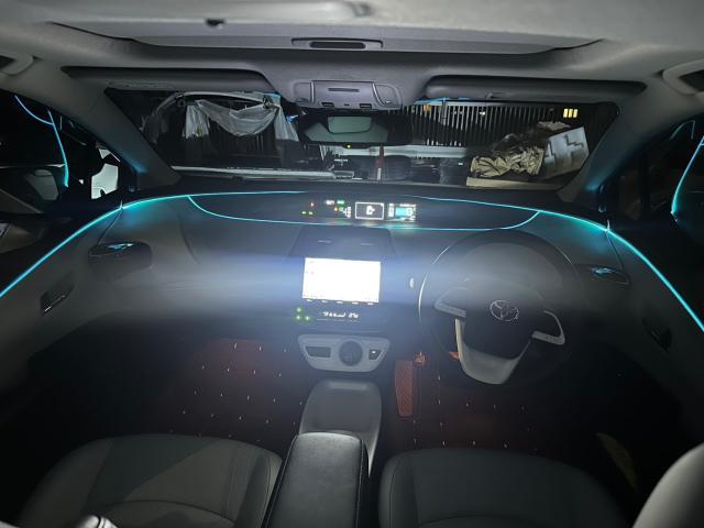 トヨタ　50プリウス　アンビエントライト　HDMI＆USB入力端子　取付【岡山県岡山市　東区・中区・北区・赤磐市・瀬戸内市で持込でのタイヤ交換・ドライブレコーダー・ナビ等のパーツ取付・カスタムの事ならエヌアンドエスオートへお任せ】下さい！】